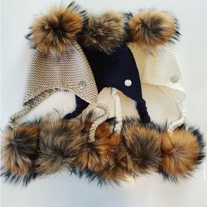 Very cute boutique style hat, comes with clip on real fur Pom poms